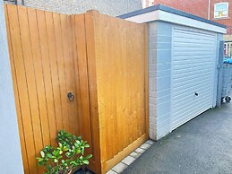 2br-central-15minwalktobeach-freeparking-wifi