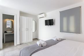 Eleven Keys Mykonos Suites