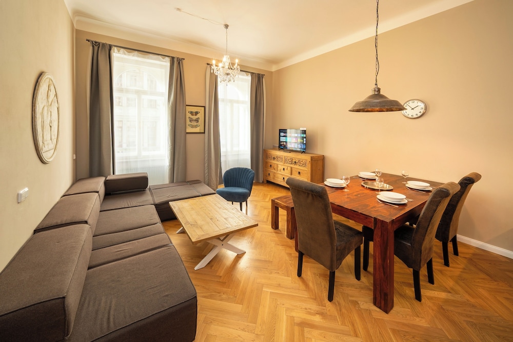 1 Bed Flat - Sleeps 5 - Parking - Wifi