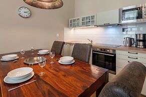 1 Bed Flat - Sleeps 5 - Parking - Wifi