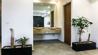 Luxury Studio Rooftop Pool and Jacuzzi