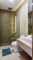 Luxury Studio Rooftop Pool and Jacuzzi