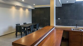 Luxury Studio Rooftop Pool and Jacuzzi