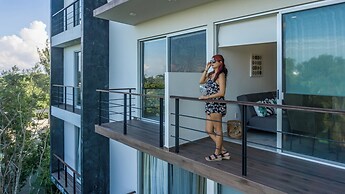 Luxury Studio Rooftop Pool and Jacuzzi