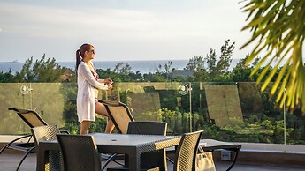 Luxury Studio Rooftop Pool and Jacuzzi