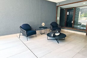 Mackenna Spot by Andes+