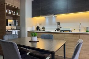 Mackenna Spot by Andes+