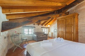 Antiche Mura by Rent all Como