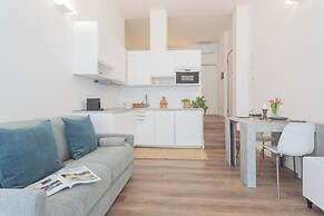 A Step From the Dome Apartment by Rent all Como