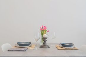 A Step From the Dome Apartment by Rent all Como