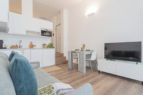 A Step From the Dome Apartment by Rent all Como