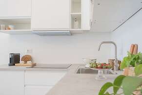 A Step From the Dome Apartment by Rent all Como