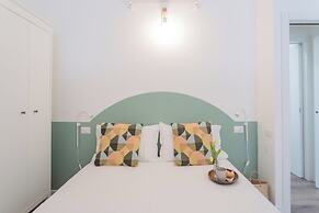A Step From the Dome Apartment by Rent all Como