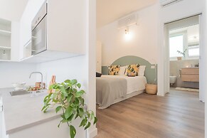 A Step From the Dome Apartment by Rent all Como
