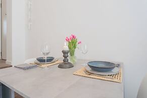 A Step From the Dome Apartment by Rent all Como