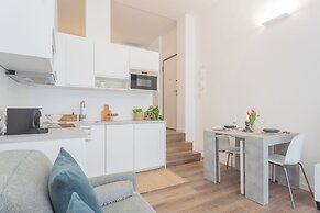 A Step From the Dome Apartment by Rent all Como