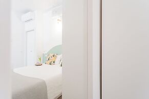 A Step From the Dome Apartment by Rent all Como