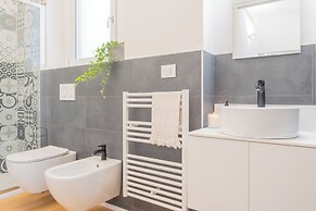 A Step From the Lake Apartment by Rent all Como