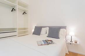 A Step From the Lake Apartment by Rent all Como