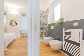 A Step From the Lake Apartment by Rent all Como
