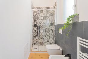 A Step From the Lake Apartment by Rent all Como
