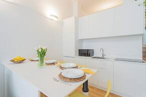 A Step From the Lake Apartment by Rent all Como