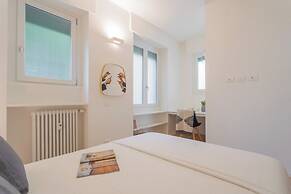 A Step From the Lake Apartment by Rent all Como