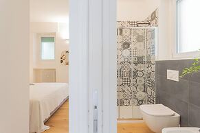 A Step From the Lake Apartment by Rent all Como