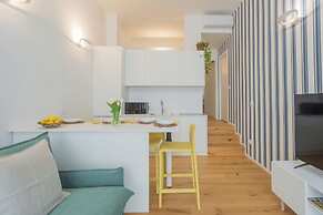 A Step From the Lake Apartment by Rent all Como