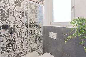 A Step From the Lake Apartment by Rent all Como