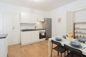 Da Pia in Historycal Como City Centre by Rent all Como