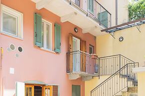 Da Pia in Historycal Como City Centre by Rent all Como