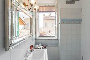Emily's Holiday House - Authentic Lake Como by Rent all Como