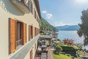 Front Lake Apartment With Private Funicular by Rent all Como