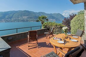 Front Lake Apartment With Private Funicular by Rent all Como