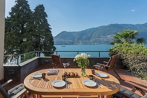 Front Lake Apartment With Private Funicular by Rent all Como