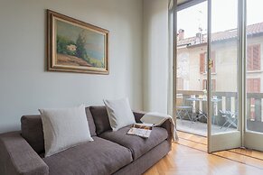 Garibaldi's Balcony by Rent all Como