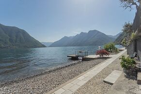 Il Timone by Rent all Como