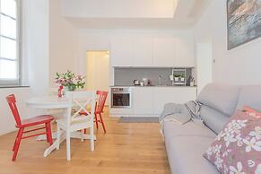 Independence Apartment With Balcony by Rent all Como