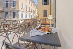 Independence Apartment With Balcony by Rent all Como
