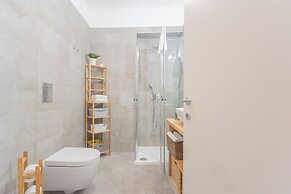 Independence Apartment With Balcony by Rent all Como