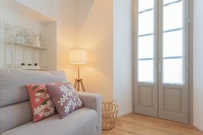 Independence Apartment With Balcony by Rent all Como