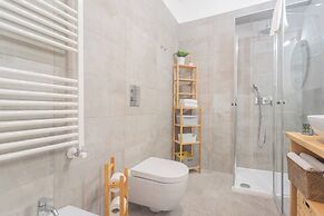 Independence Apartment With Balcony by Rent all Como