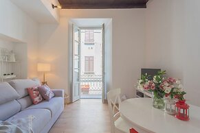 Independence Apartment With Balcony by Rent all Como