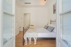 Independence Apartment With Balcony by Rent all Como