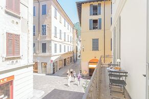 Independence Apartment With Balcony by Rent all Como