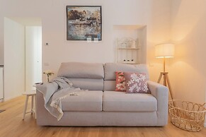 Independence Apartment With Balcony by Rent all Como