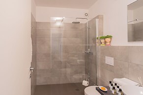 Lake Holiday Como by Rent all Como