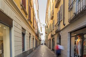Modern & Stylish Apartment in Como City by Rent all Como