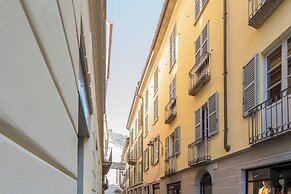 Modern & Stylish Apartment in Como City by Rent all Como